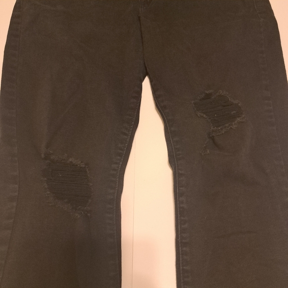 Women's Old Navy Distressed Jeans In Great Condition. - Picture 3 of 6